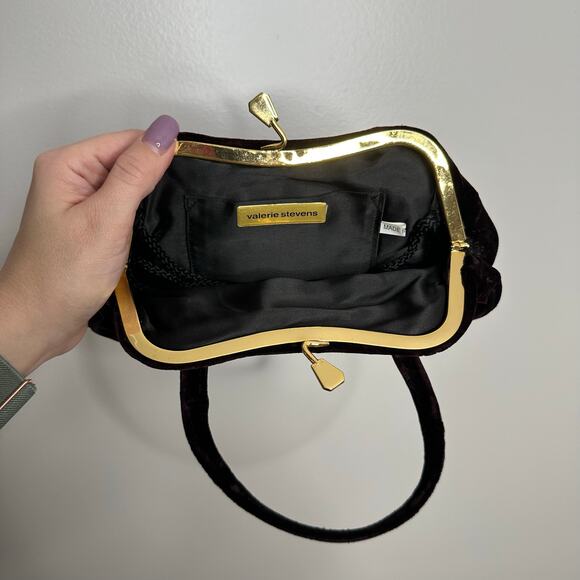 Valerie Stevens maroon velvet toggle closure‎ evening bag - Picture 4 of 5